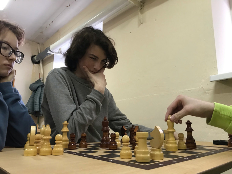 Первый тур шахматного турнира нашей школы!.